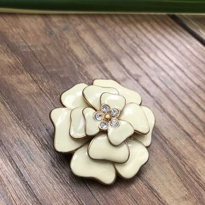 Stella & Dot La Coco Cream Flower Brooch
